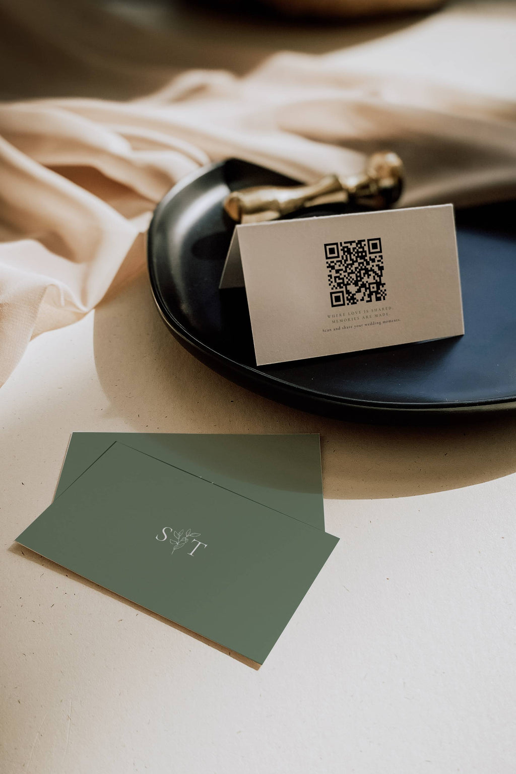 Oliva Essence Share the Love Template Card with QR Code